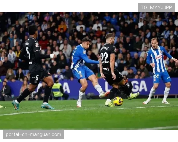 通讯:跟随西班牙人队队长卡夫雷拉的一天——训练、康复与社区活动